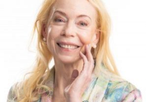 Elizabeth Larkam new headshot square crop